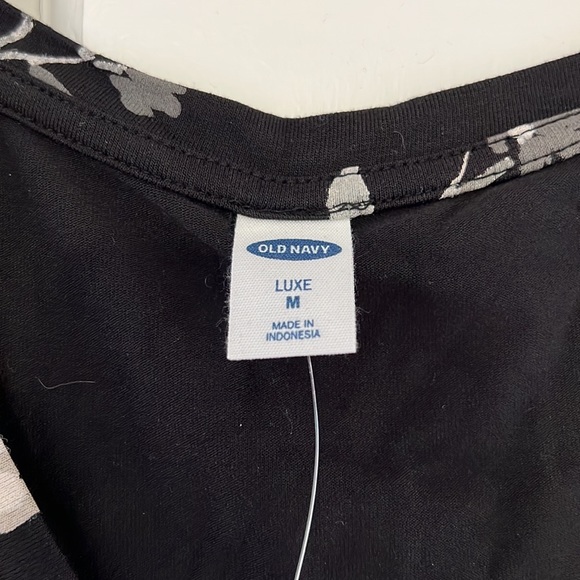 New with tags Old navy top Size medium - Picture 3 of 3